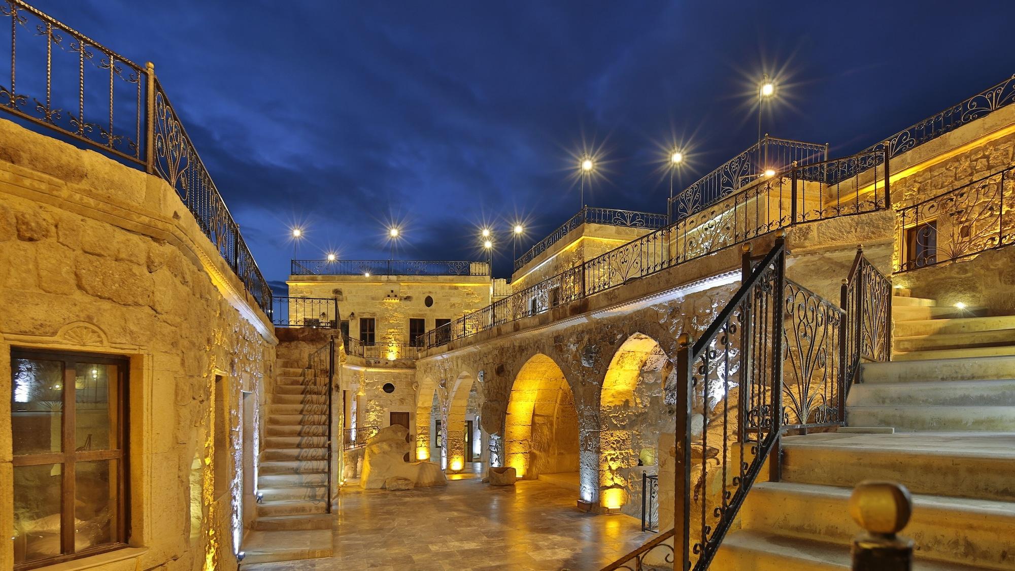 Golden Cave Suites Ürgüp Ngoại thất bức ảnh